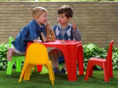 שולחן וכיסאות לילדים